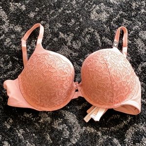 Victoria’s Secret body by Victoria bra